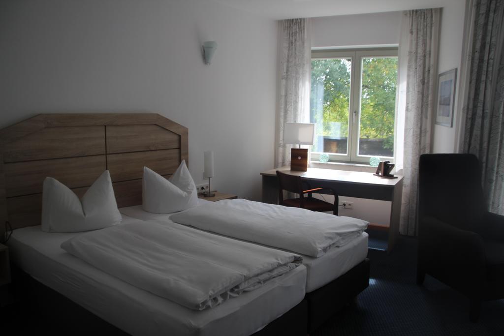 Hotel Lindenstrasse Neuenhagen bei Berlin الغرفة الصورة